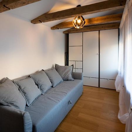 Merkela Loft Apartment Beside Vermanes Park Riga Bagian luar foto