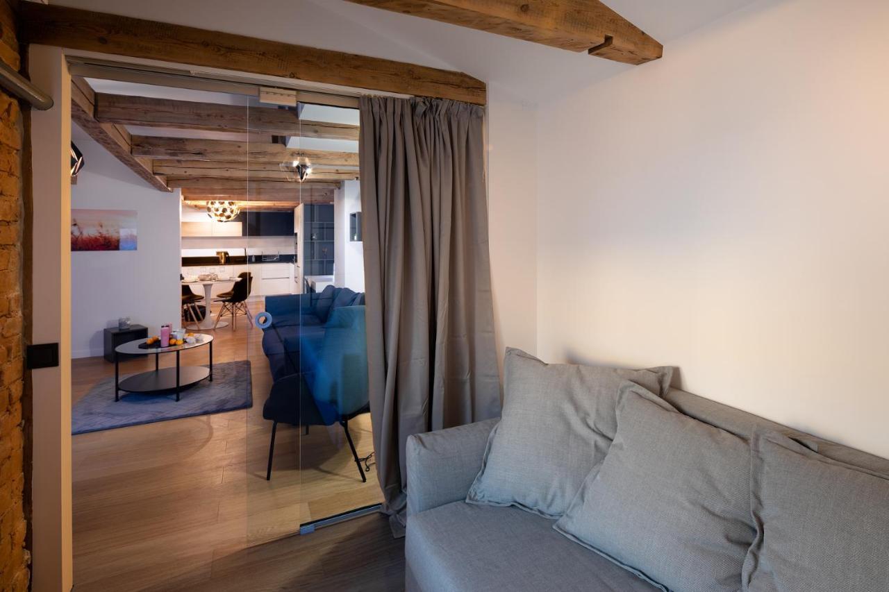 Merkela Loft Apartment Beside Vermanes Park Riga Bagian luar foto