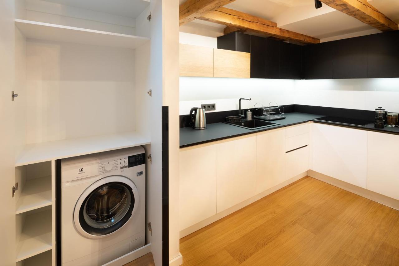 Merkela Loft Apartment Beside Vermanes Park Riga Bagian luar foto