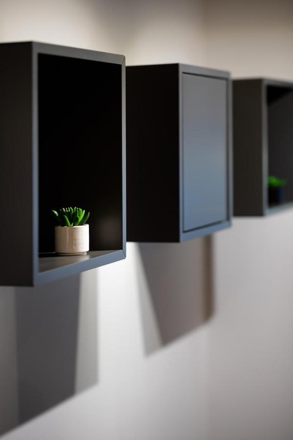Merkela Loft Apartment Beside Vermanes Park Riga Bagian luar foto