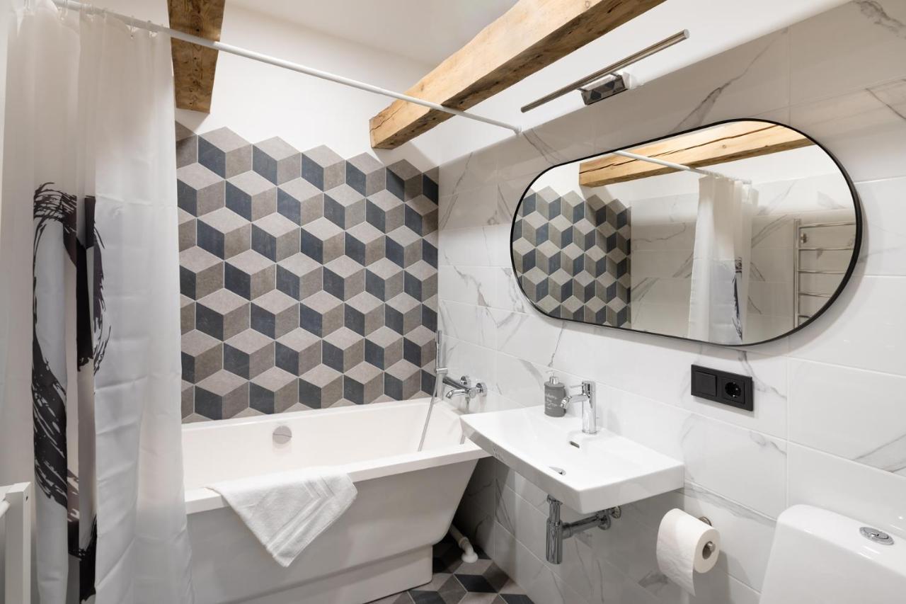 Merkela Loft Apartment Beside Vermanes Park Riga Bagian luar foto