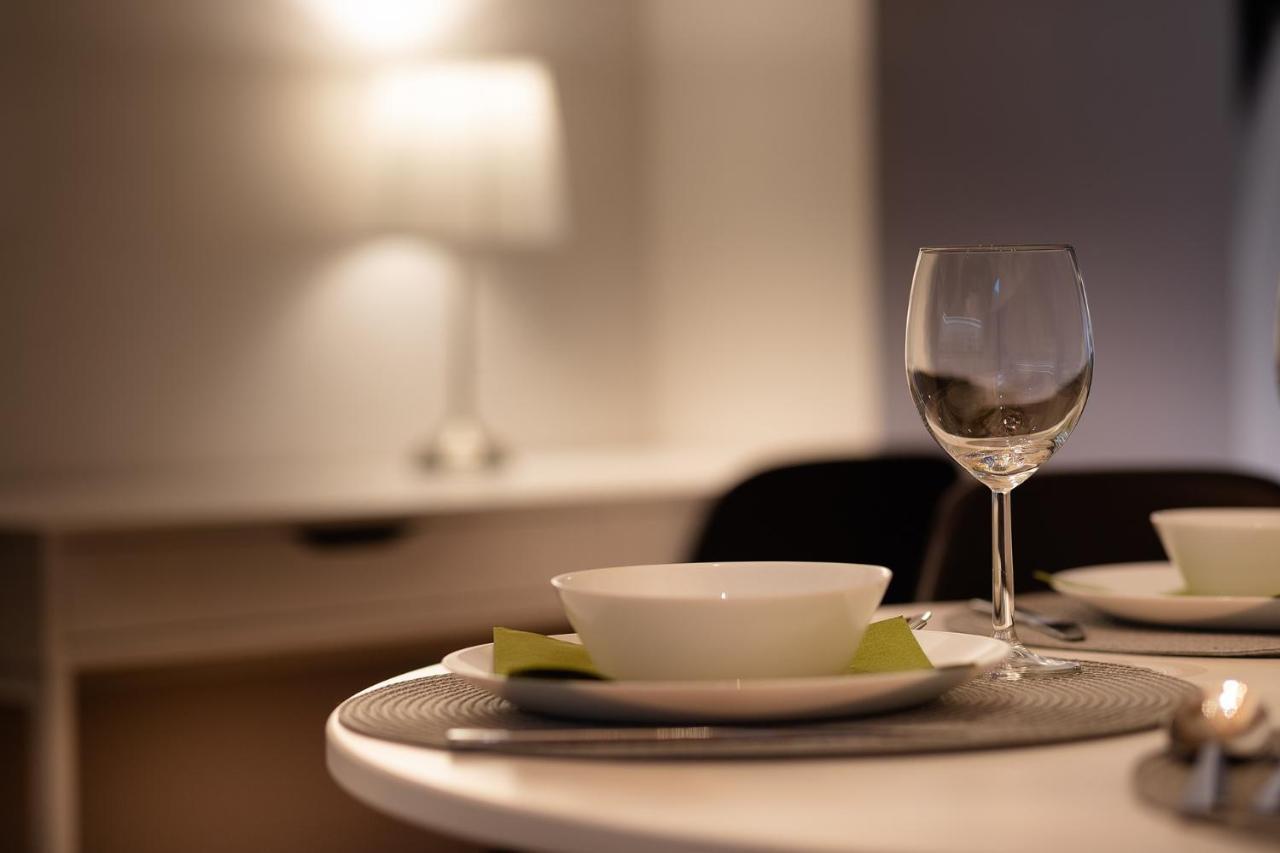 Merkela Loft Apartment Beside Vermanes Park Riga Bagian luar foto