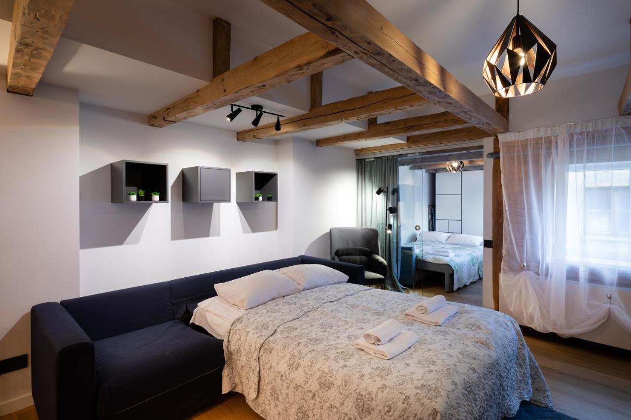 Merkela Loft Apartment Beside Vermanes Park Riga Bagian luar foto