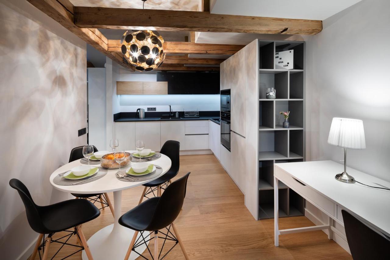 Merkela Loft Apartment Beside Vermanes Park Riga Bagian luar foto