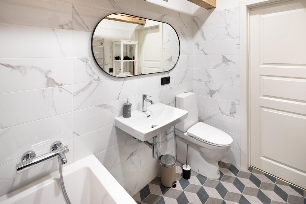 Merkela Loft Apartment Beside Vermanes Park Riga Bagian luar foto