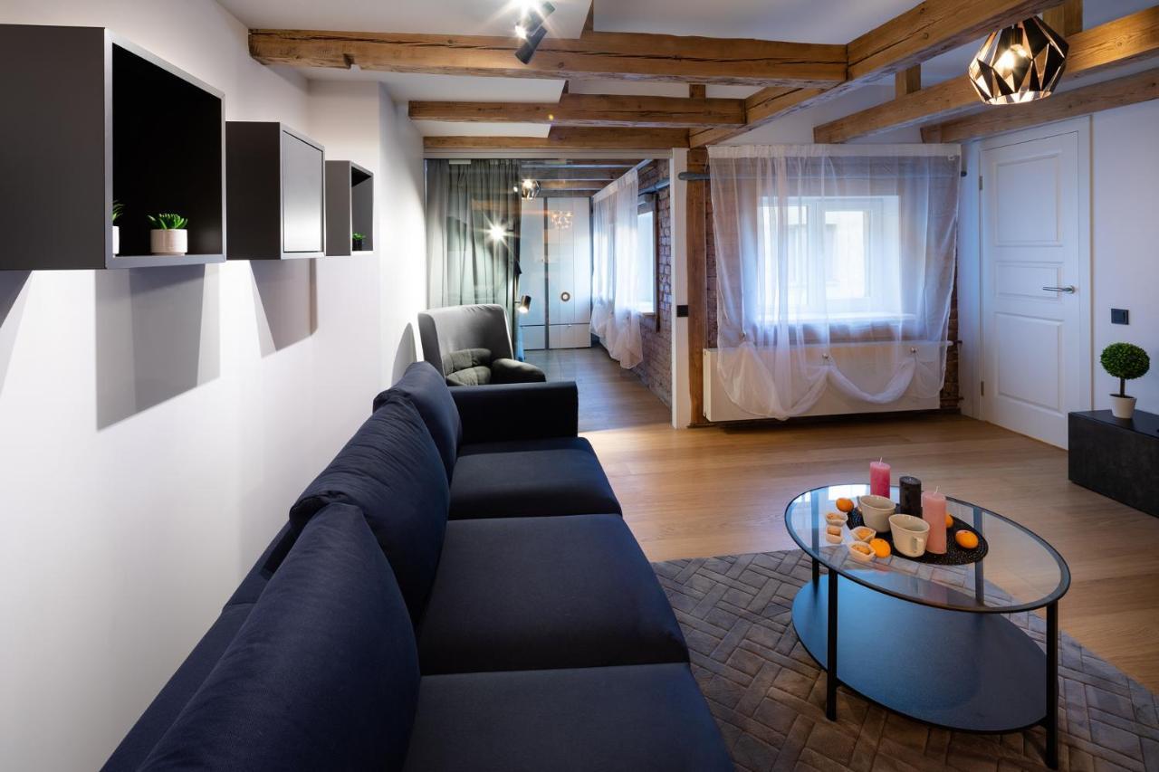 Merkela Loft Apartment Beside Vermanes Park Riga Bagian luar foto